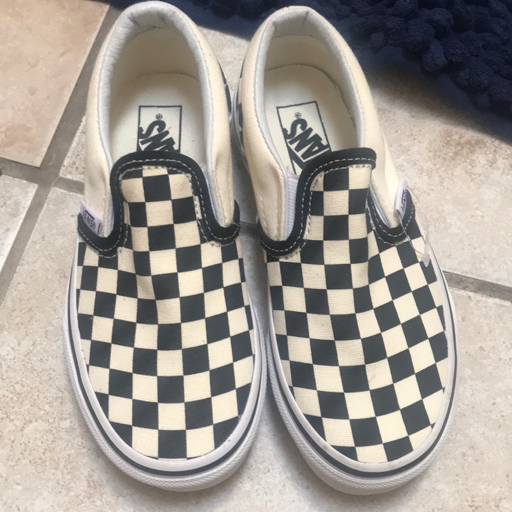 This is new size 12.5 25$